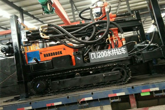 water well drilling rig: DU200 DTH Crawler Mounted Water Well Drilling Rig